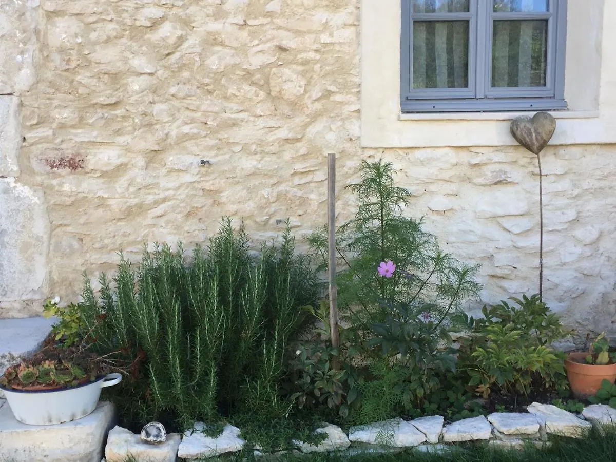 Gite Coquelicots Montsalier Holiday home